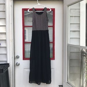 Long beautiful dress!